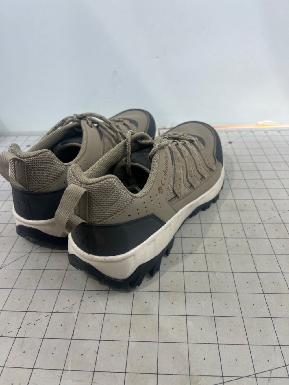 Columbia Men's Strata Trail Low Hiking Shoes - Pebble/Spice Sz. 12 new - Picture 3 of 7